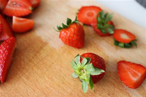 Strawberries on the chopping board